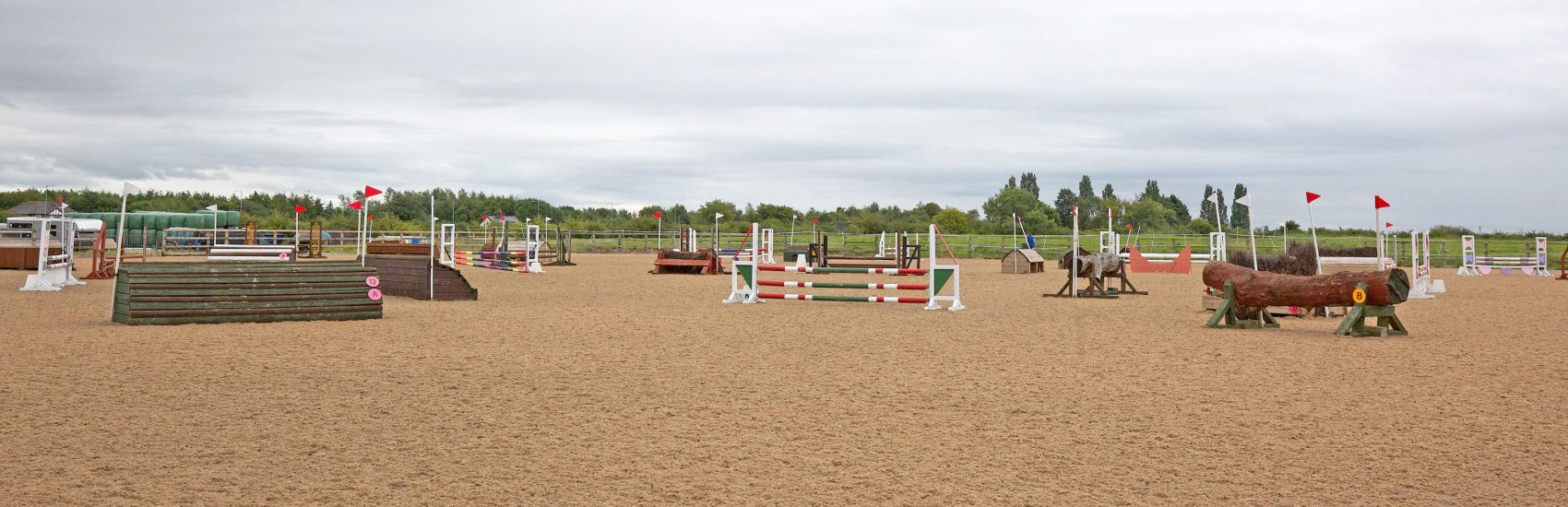 equestrian-surfaces-ltd-cushion-track-premier-01-1-scaled-aspect-ratio-1700-550