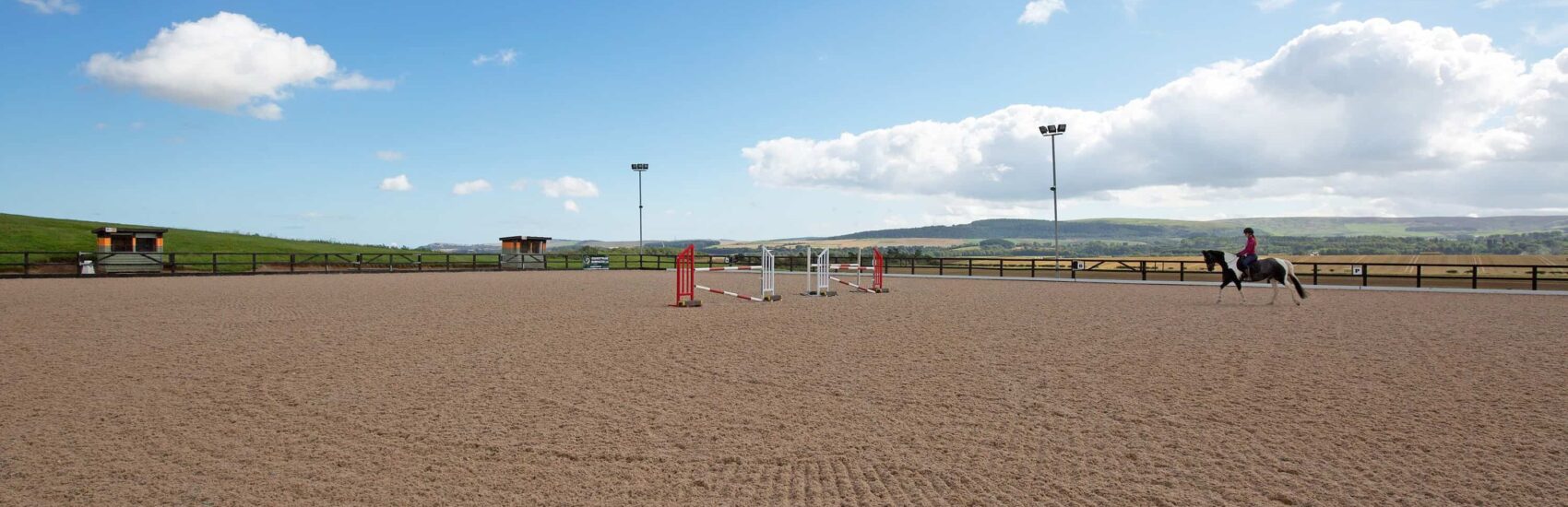 equestrian-surfaces-ltd-outdoor-arenas-01-scaled-aspect-ratio-1700-550