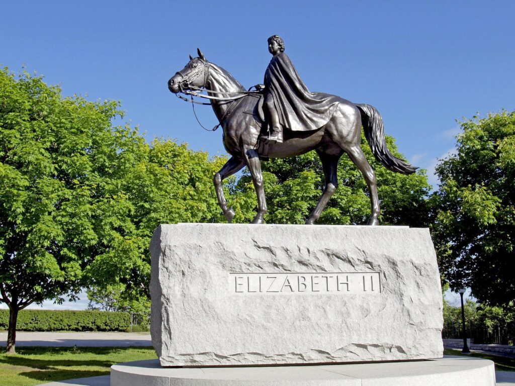 Queen Elizabeth II on Horseback statue 